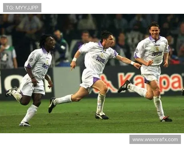 皇马125周年战袍曝光复古版